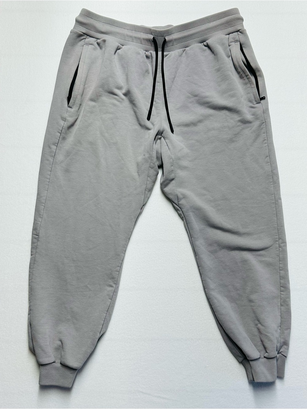 Fabletics Men’s Large Gray Fleece Jogger Pants Zip Pockets 24” Inseam